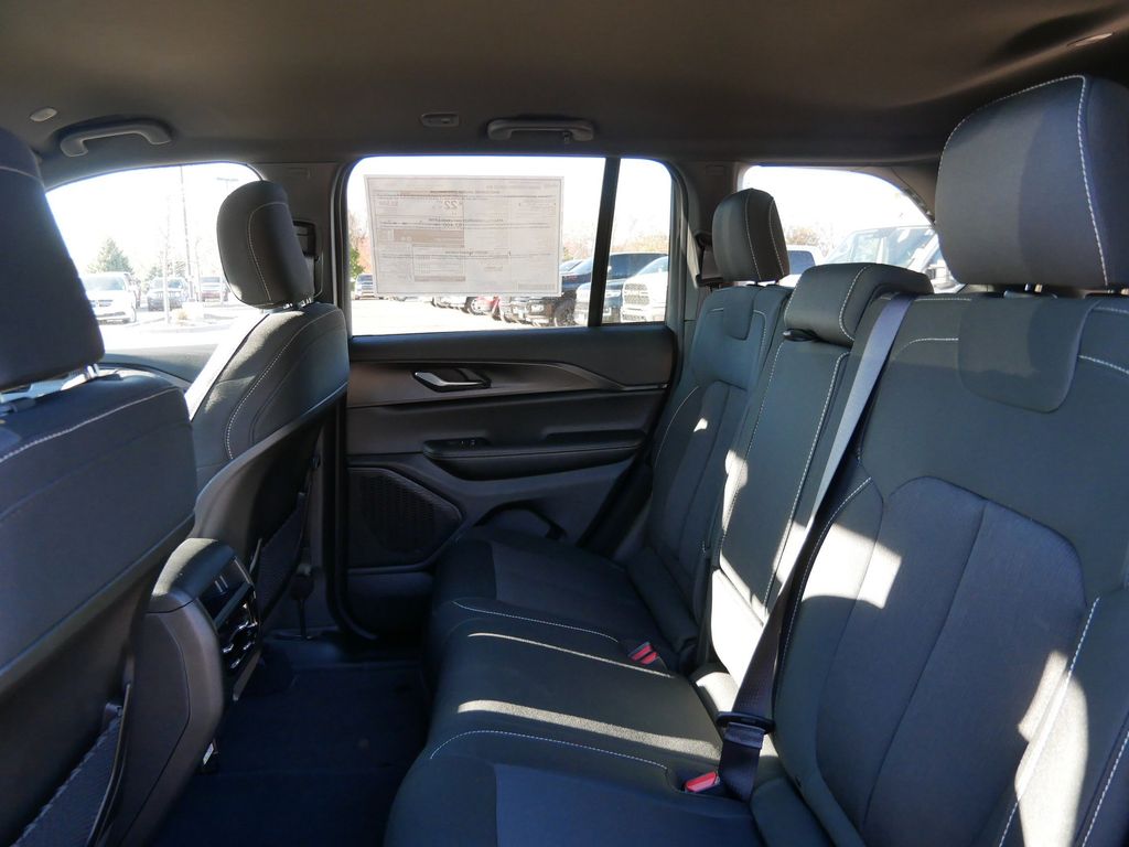 Thumbnail: 2025 Jeep Grand Cherokee - 30