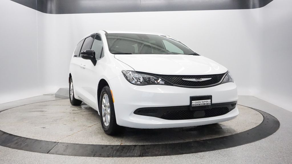 Thumbnail: 2026 Chrysler Voyager - 14