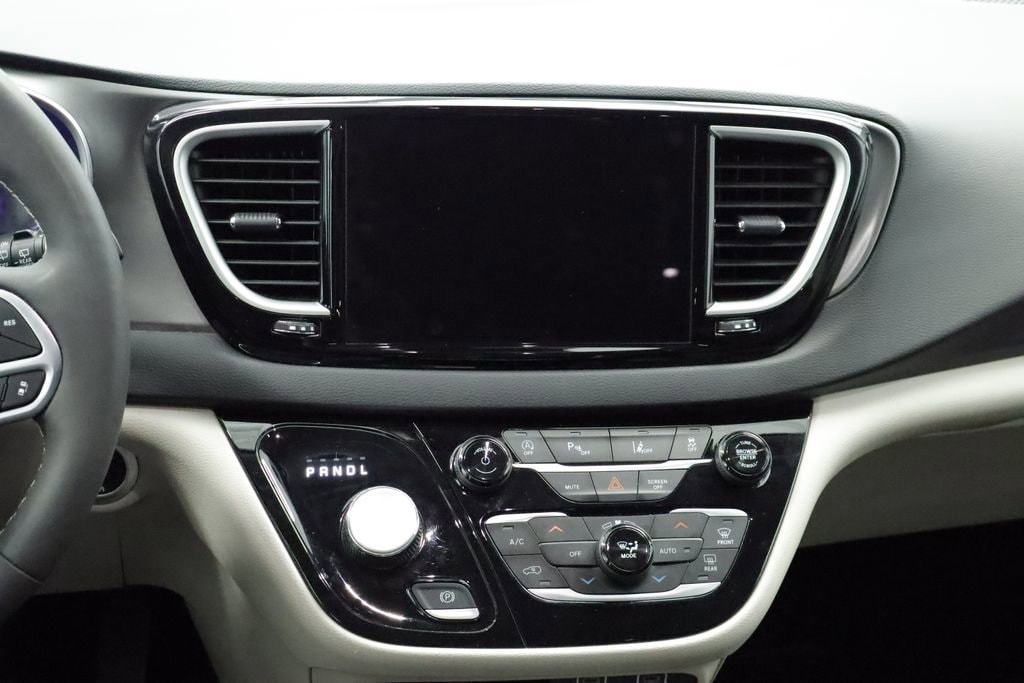 Thumbnail: 2023 Chrysler Pacifica - 26