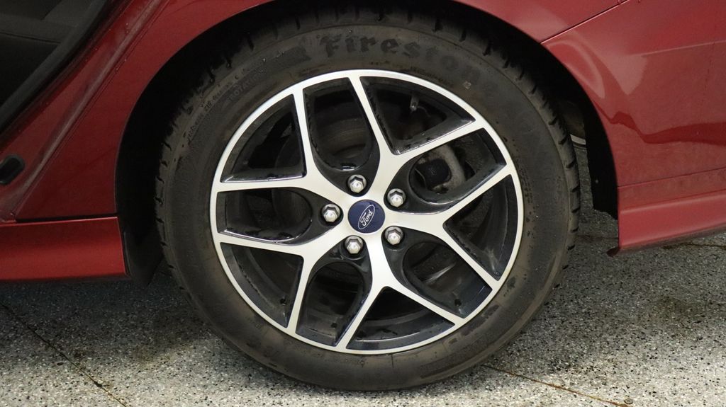 Thumbnail: 2015 Ford Focus - 11