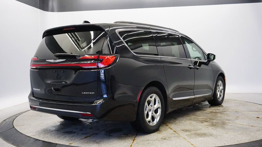 Thumbnail: 2023 Chrysler Pacifica - 5