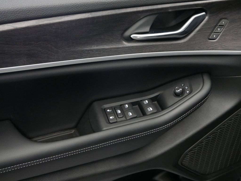 Thumbnail: 2025 Jeep Grand Cherokee - 24