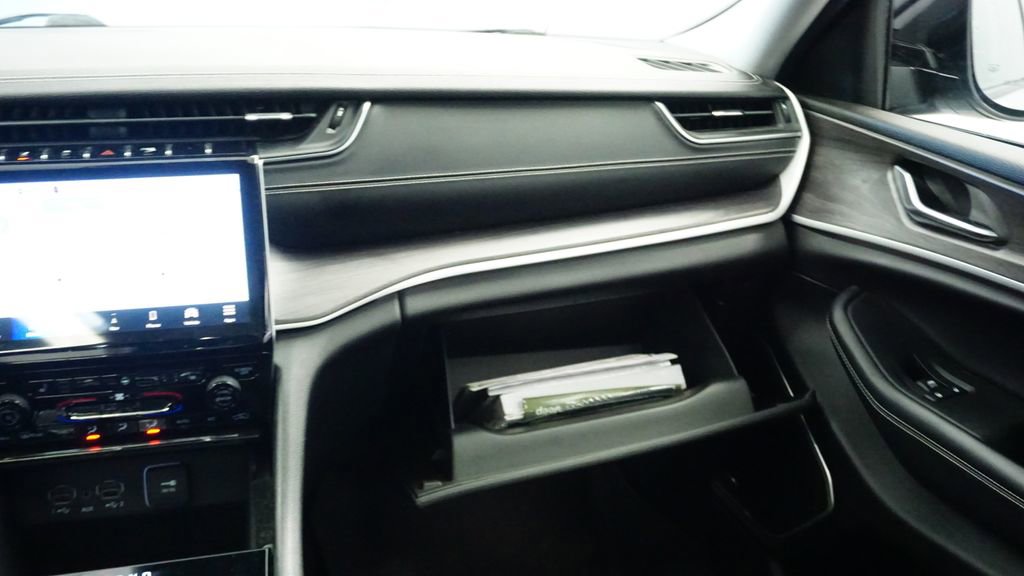 Thumbnail: 2022 Jeep Grand Cherokee - 25