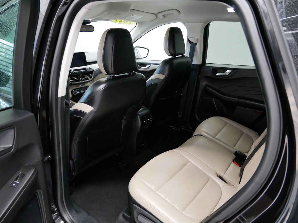 Thumbnail: 2021 Ford Escape - 7
