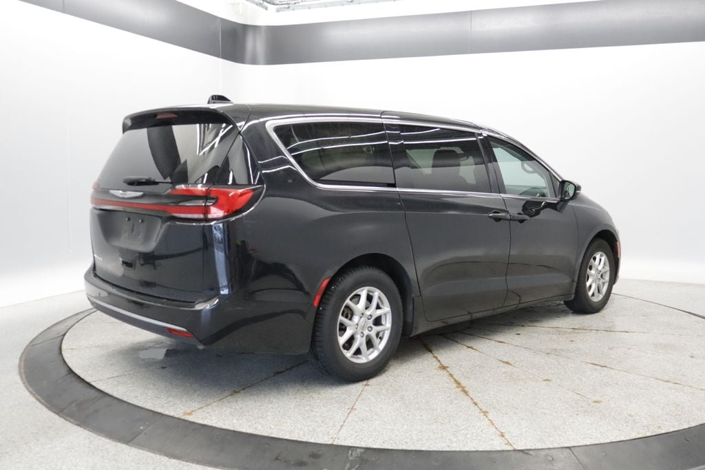 Thumbnail: 2023 Chrysler Pacifica - 5