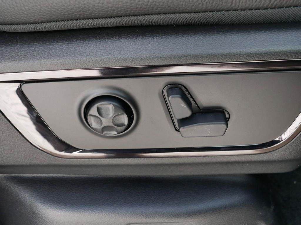 Thumbnail: 2025 RAM 1500 - 25