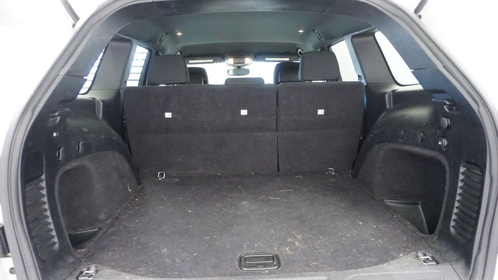 Thumbnail: 2017 Jeep Grand Cherokee - 18