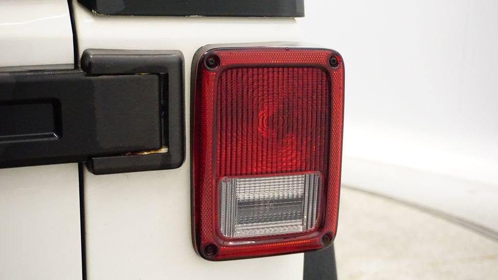 Thumbnail: 2009 Jeep Wrangler - 16