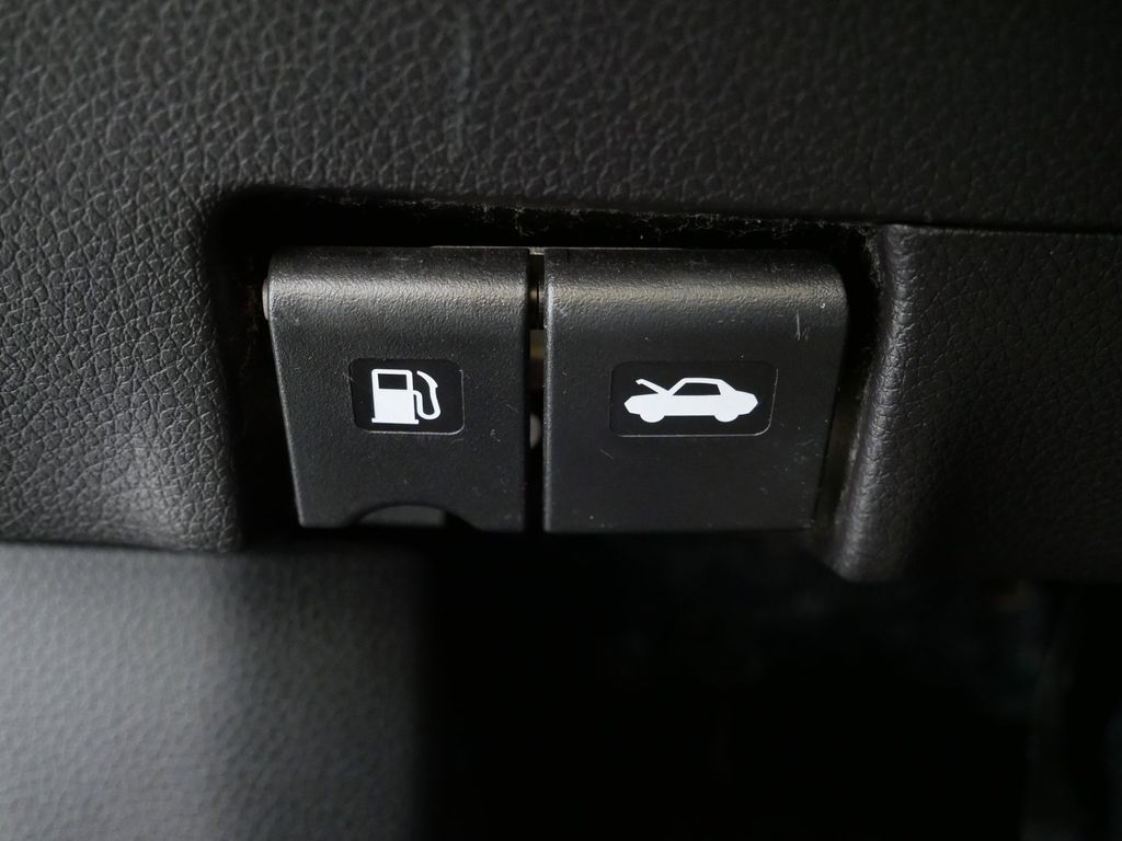Thumbnail: 2014 Nissan Rogue - 24