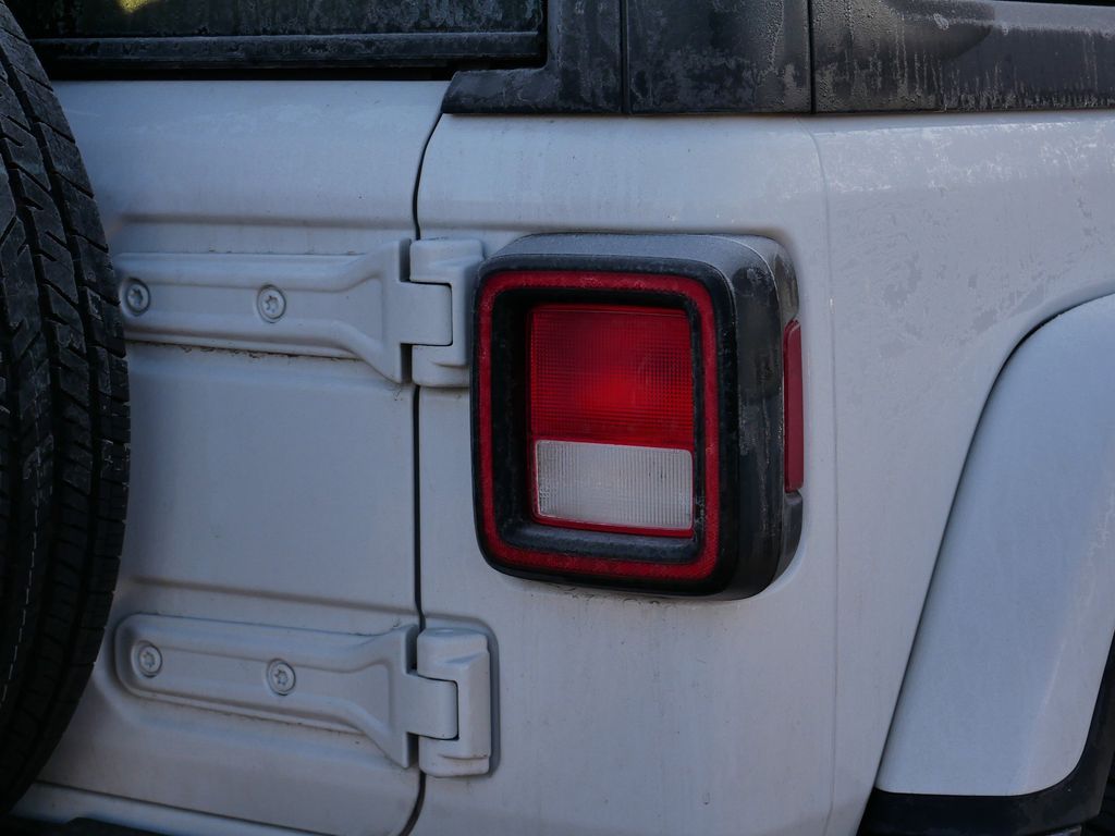 Thumbnail: 2019 Jeep Wrangler - 18