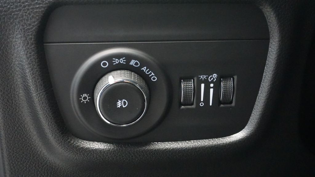 Thumbnail: 2026 Jeep Grand Cherokee - 29