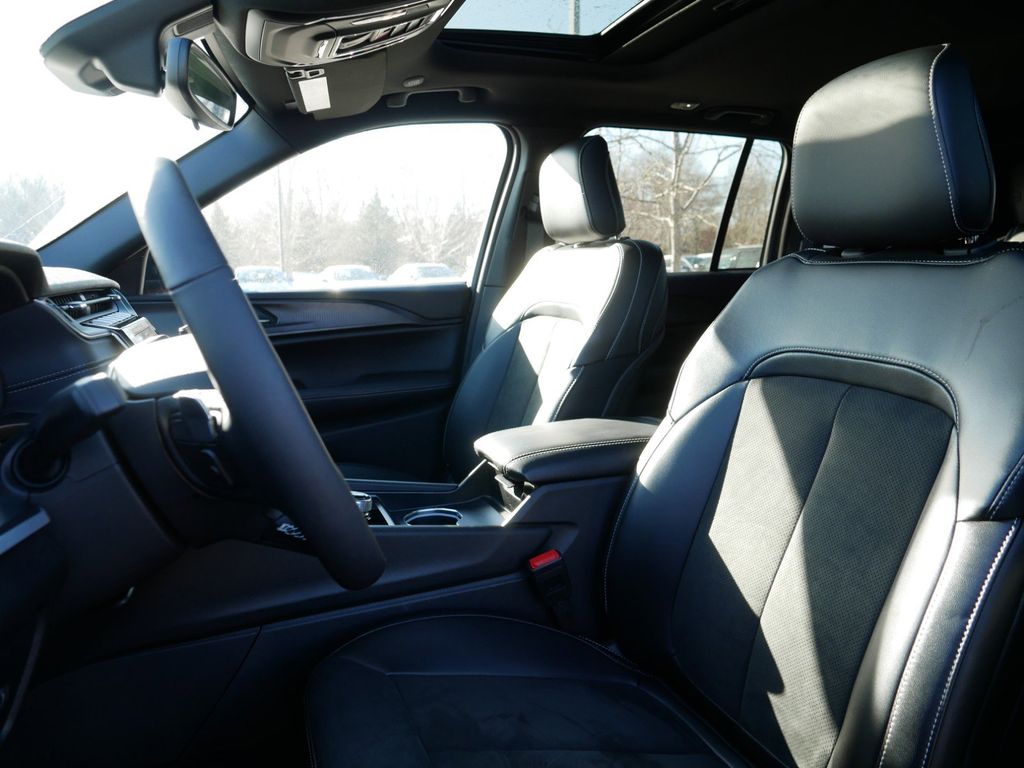 Thumbnail: 2024 Jeep Grand Cherokee - 33