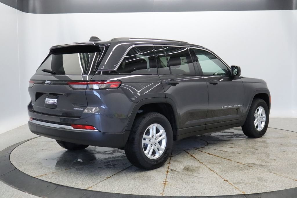 Thumbnail: 2023 Jeep Grand Cherokee - 6