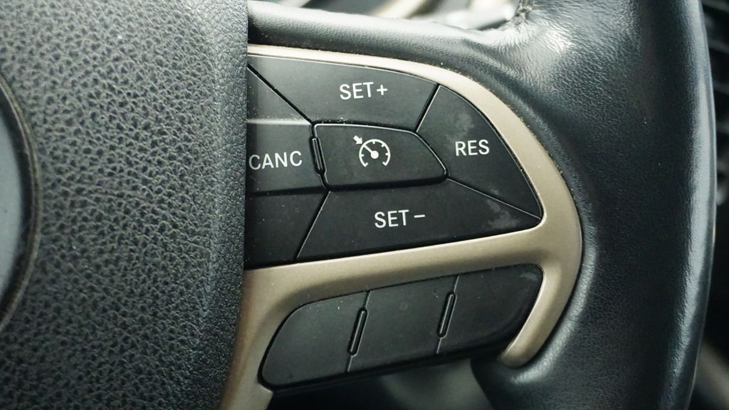 Thumbnail: 2015 Jeep Cherokee - 37