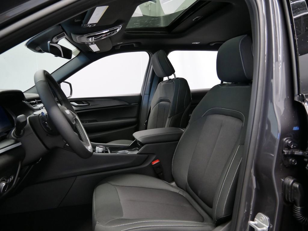 Thumbnail: 2025 Jeep Grand Cherokee L - 3