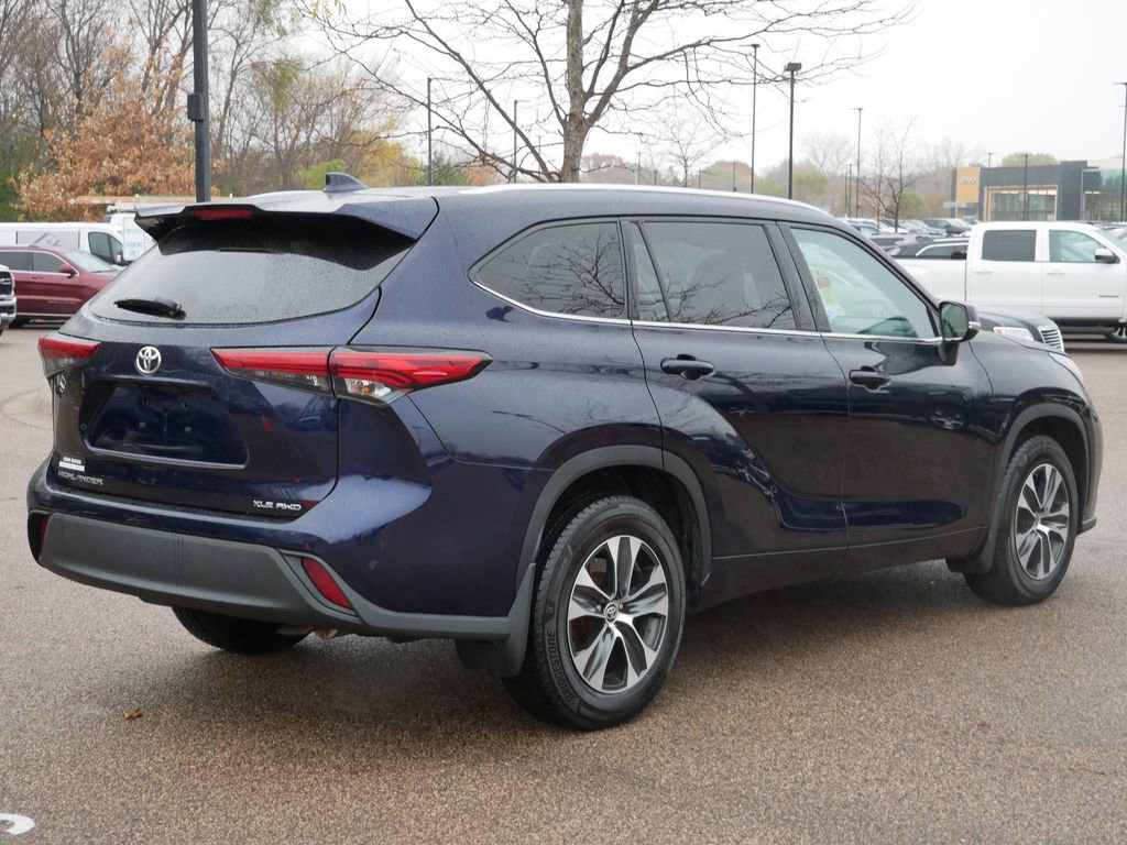 Thumbnail: 2021 Toyota Highlander - 10
