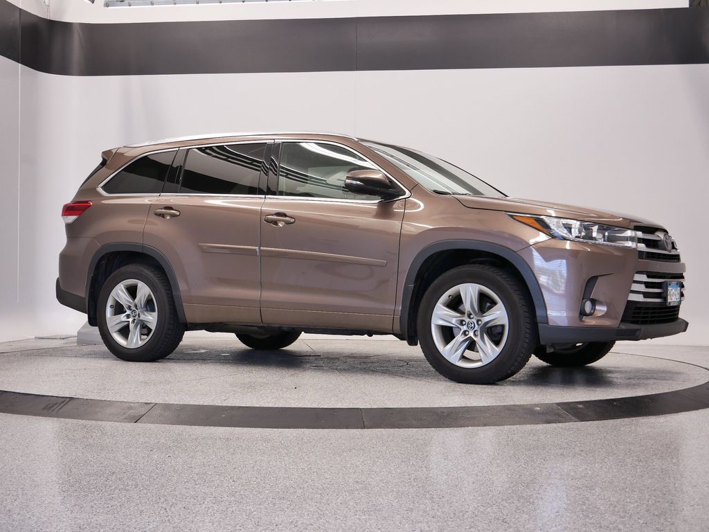 Thumbnail: 2017 Toyota Highlander - 9