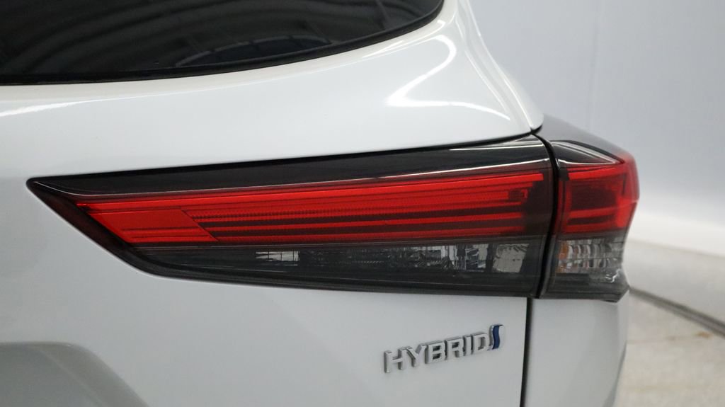 Thumbnail: 2022 Toyota Highlander - 10