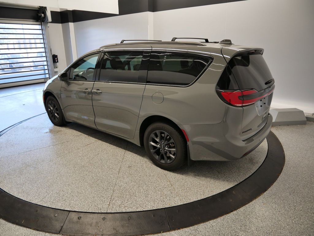 Thumbnail: 2021 Chrysler Pacifica - 22