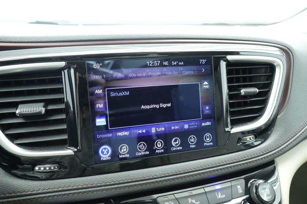 Thumbnail: 2017 Chrysler Pacifica - 31