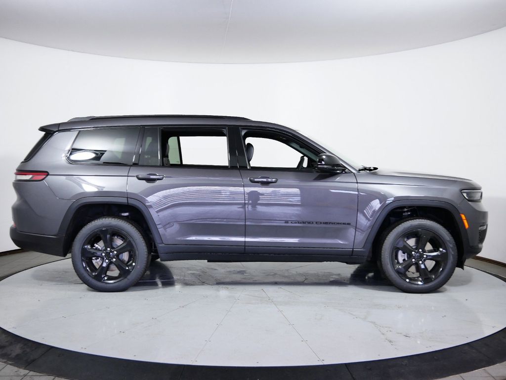 Thumbnail: 2025 Jeep Grand Cherokee L - 4