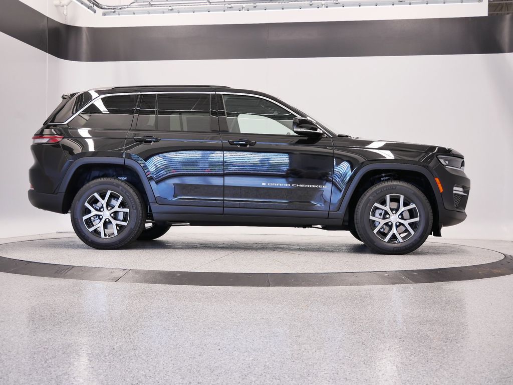 Thumbnail: 2025 Jeep Grand Cherokee - 47