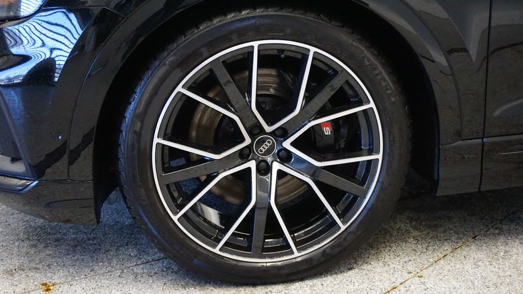 Thumbnail: 2022 Audi SQ8 - 10