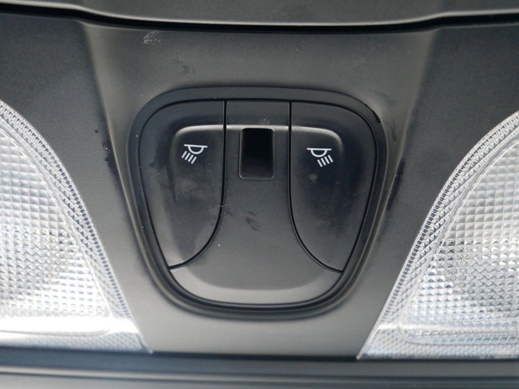 2015 Chrysler 200 S 41