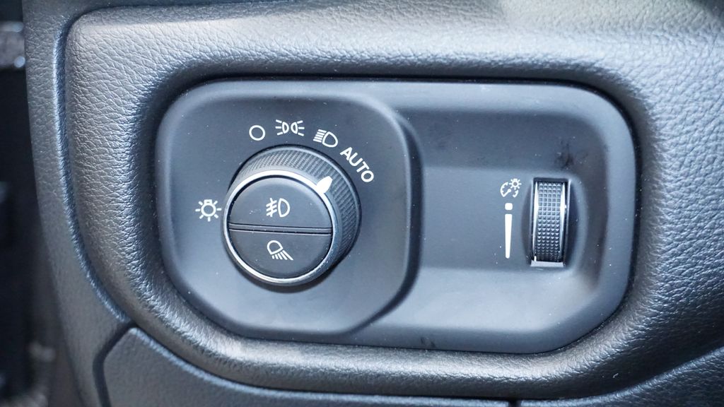 Thumbnail: 2026 RAM 1500 - 33