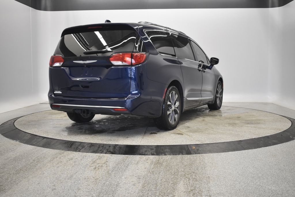 Thumbnail: 2017 Chrysler Pacifica - 9