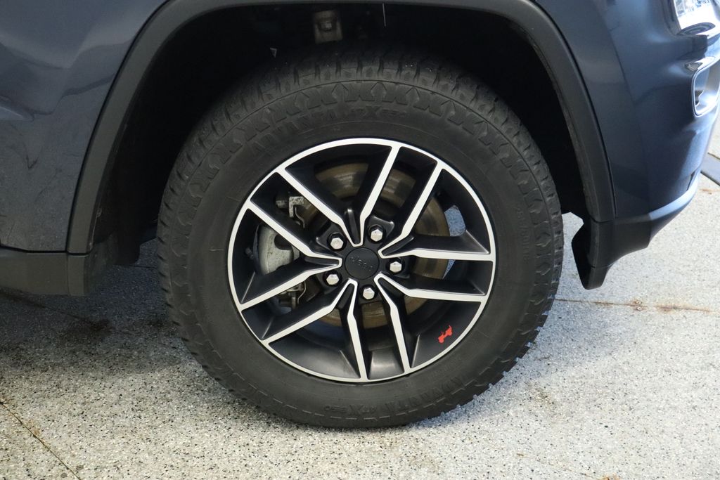 Thumbnail: 2021 Jeep Grand Cherokee - 18