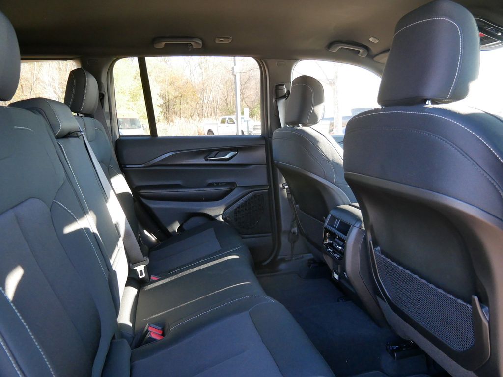 Thumbnail: 2025 Jeep Grand Cherokee - 25