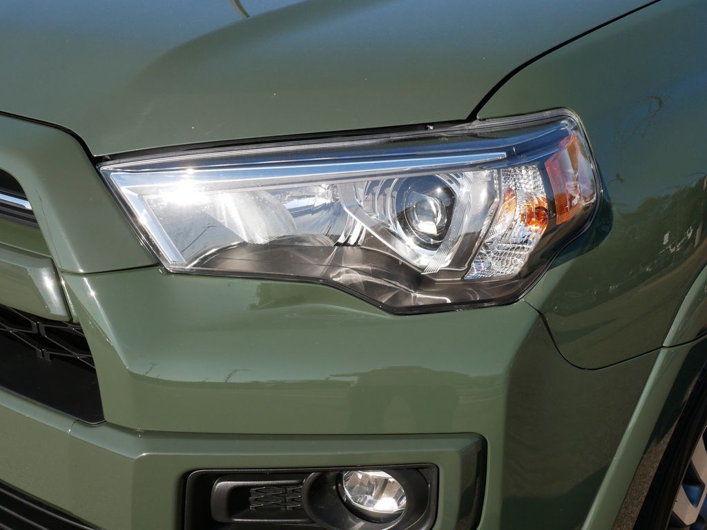 Thumbnail: 2022 Toyota 4Runner - 33