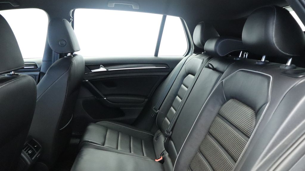 Thumbnail: 2019 Volkswagen Golf - 17