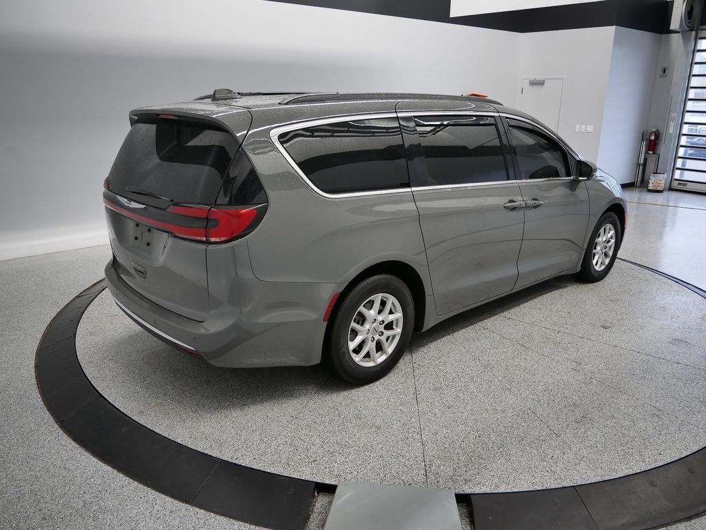 Thumbnail: 2022 Chrysler Pacifica - 18