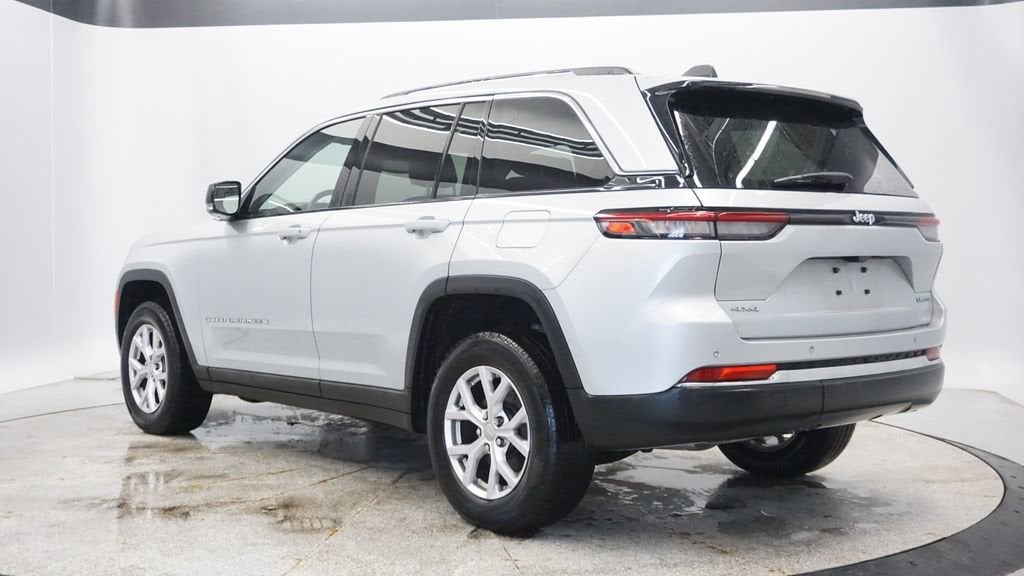 Thumbnail: 2022 Jeep Grand Cherokee - 3