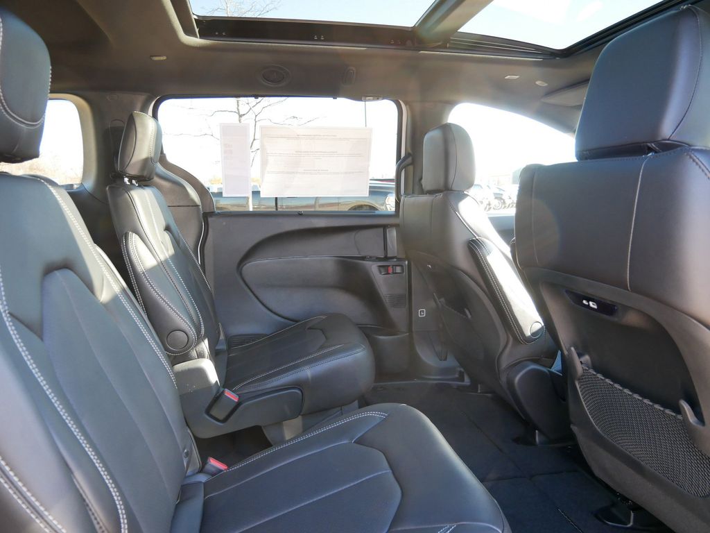 Thumbnail: 2026 Chrysler Pacifica - 25