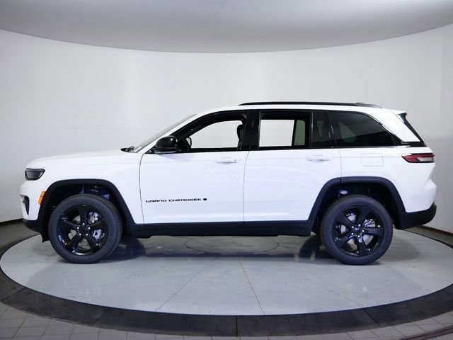 Thumbnail: 2024 Jeep Grand Cherokee - 16