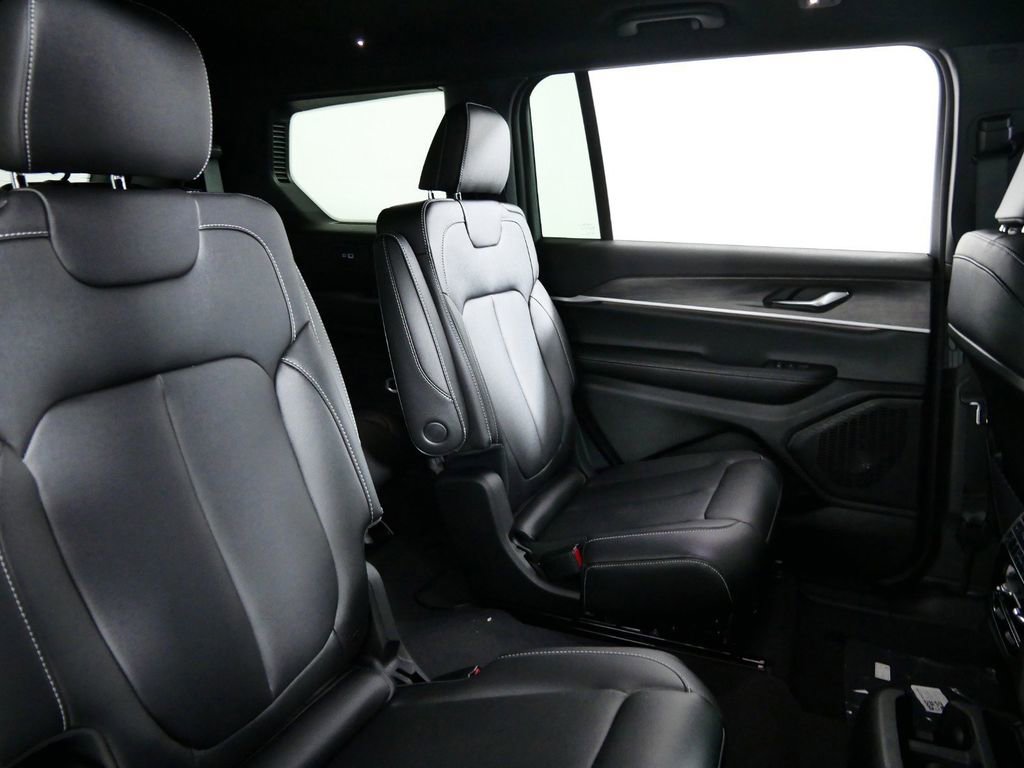 Thumbnail: 2025 Jeep Grand Cherokee L - 23