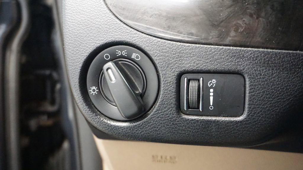 Thumbnail: 2013 Dodge Grand Caravan - 33