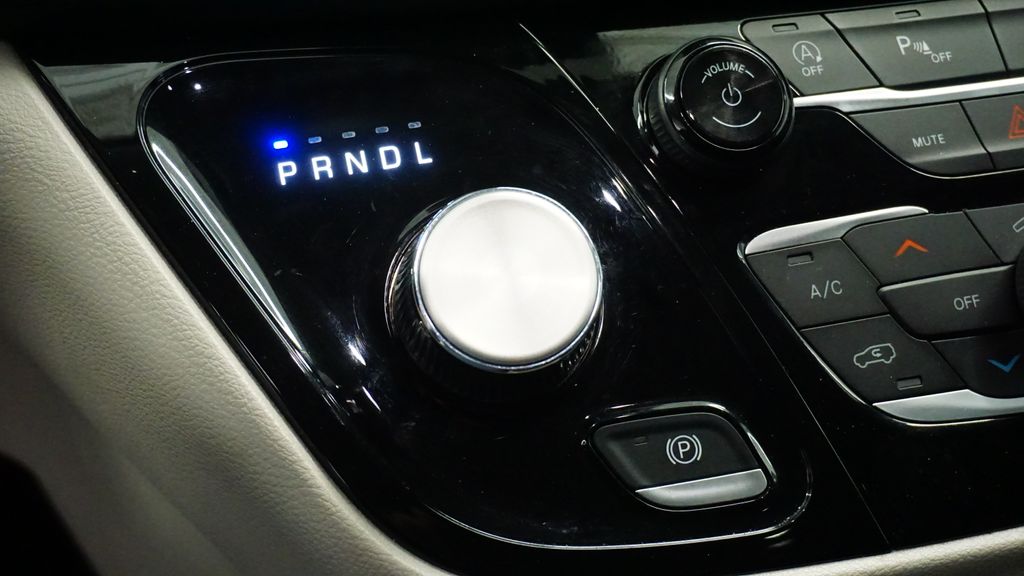 Thumbnail: 2024 Chrysler Pacifica - 24