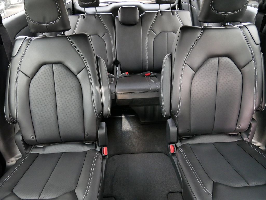 Thumbnail: 2026 Chrysler Pacifica - 20