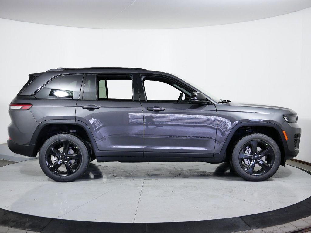 Thumbnail: 2024 Jeep Grand Cherokee - 9