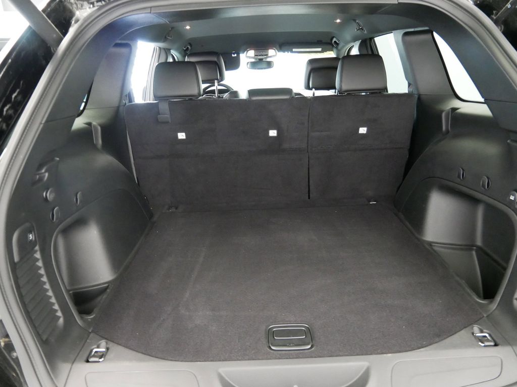 Thumbnail: 2022 Jeep Grand Cherokee - 12