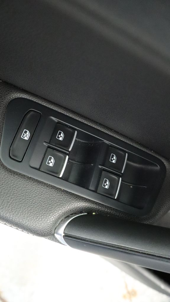 Thumbnail: 2019 Volkswagen Golf - 24