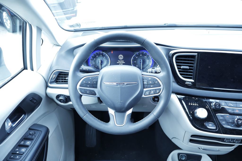 Thumbnail: 2023 Chrysler Pacifica - 16