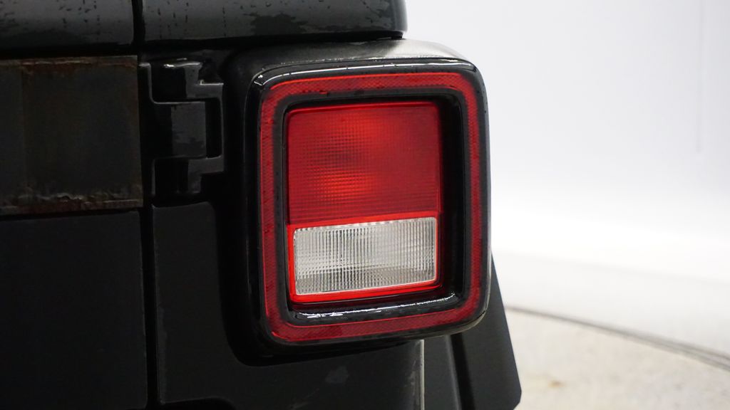 Thumbnail: 2019 Jeep Wrangler - 18