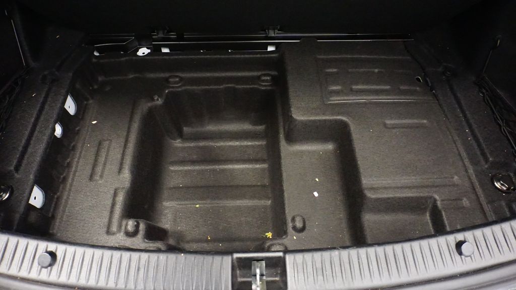 Thumbnail: 2018 Mercedes-Benz C-Class - 15