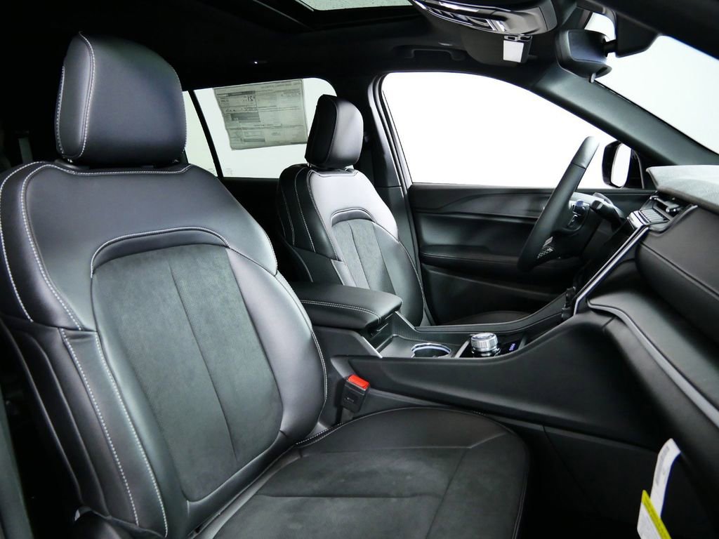 Thumbnail: 2025 Jeep Grand Cherokee L - 21