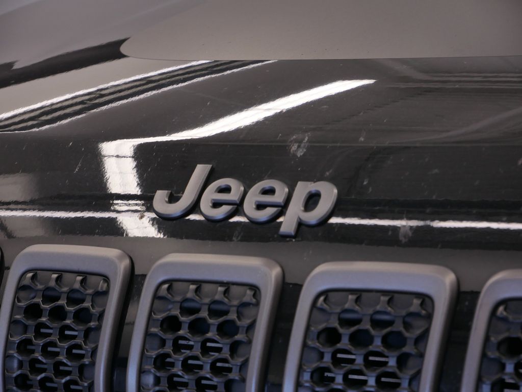 Thumbnail: 2022 Jeep Cherokee - 14